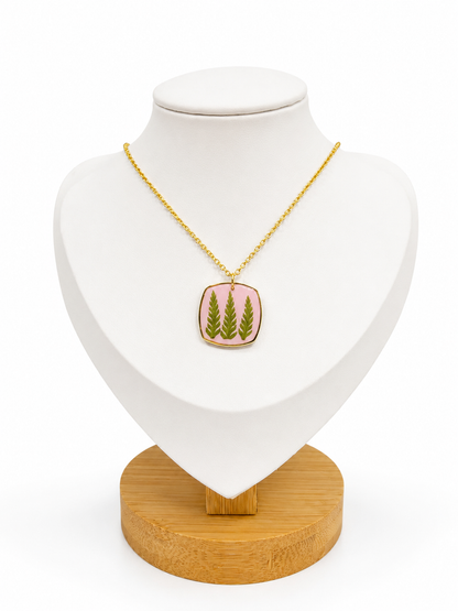 Collana Artigianale con Felce Essiccata in Resina Rosa – Acciaio Inossidabile